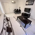 Iris Village Apartman *