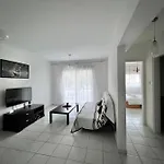 Iris Village Apartman *