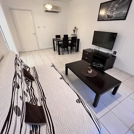 Iris Village Apartman *